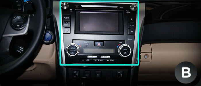Toyota Camry 55 со штатным цветным экраном