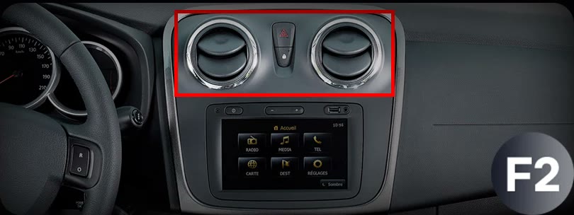Renault Logan 2 с круглыми центральными дефлекторами