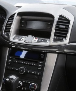 Штатна панель Chevrolet Captiva C140 після оновлення 2011