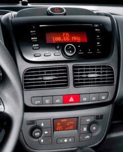 Штатна панель Fiat Doblo 263 зі штатною магнітолою