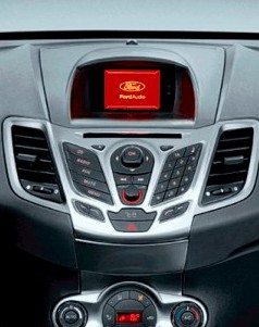 Штатна панель Ford Fiesta Mk6 з дисплеєм над магнітолою