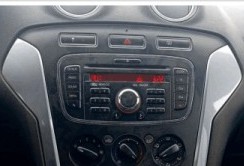 Штатна панель Ford Mondeo Mk4 після оновлення 2010–2014