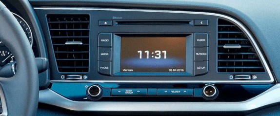Штатна панель Hyundai Elantra AD