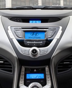 Штатна панель Hyundai Elantra MD, дефлектори нижче екрана
