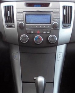 Штатна панель Hyundai Sonata NF після оновлення 2008 року
