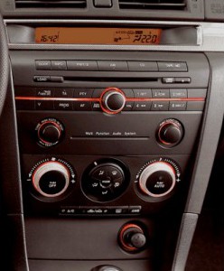 Штатна панель Mazda 3 BK з магнітолою і кліматом