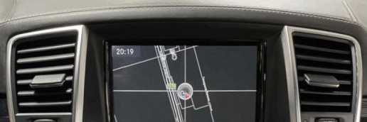 Штатний екран Mercedes-Benz ML W166 між дефлекторами