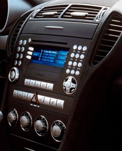 Штатна панель Mercedes SLK R171 зі штатною магнітолою