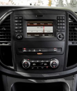 Штатна панель Mercedes Vito W447 зі штатним екраном і блоком клімату