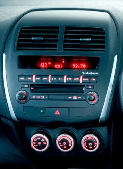Штатна панель Mitsubishi ASX першого покоління