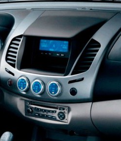 Штатна панель Mitsubishi L200 четвертого покоління