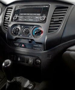 Штатна панель Mitsubishi L200 п'ятого покоління
