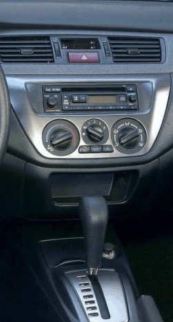 Штатна панель Mitsubishi Lancer IX
