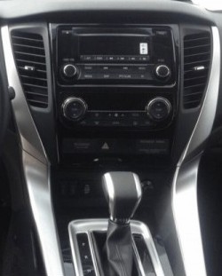 Штатная панель Mitsubishi Pajero Sport третьего поколения