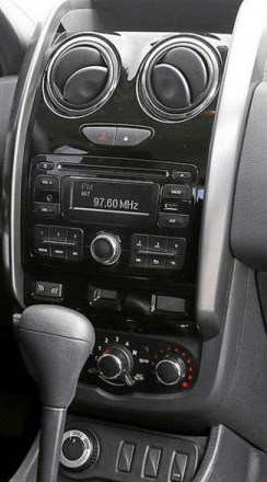 Штатна панель Renault Duster HS після оновлення