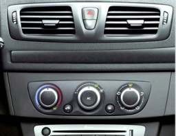 Штатна панель Renault Megane 3 з блоком клімату