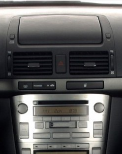 Штатна панель Toyota Avensis T250