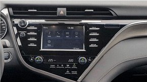 Штатна панель Toyota Camry XV70 зі штатним екраном