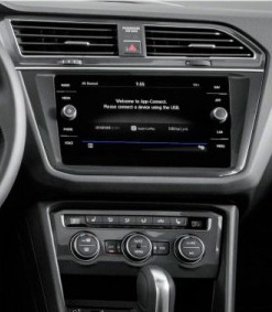 Штатна панель Volkswagen Tiguan 2 (AD1) зі штатним екраном