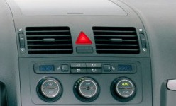 Штатна панель Volkswagen Touran 1 (1T) 2003–2010: дефлектори і блок клімату